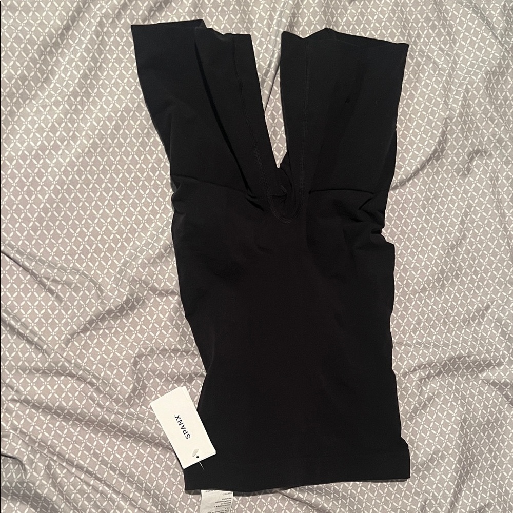 SPANX supersmooth Essential
Mid-Thigh Short